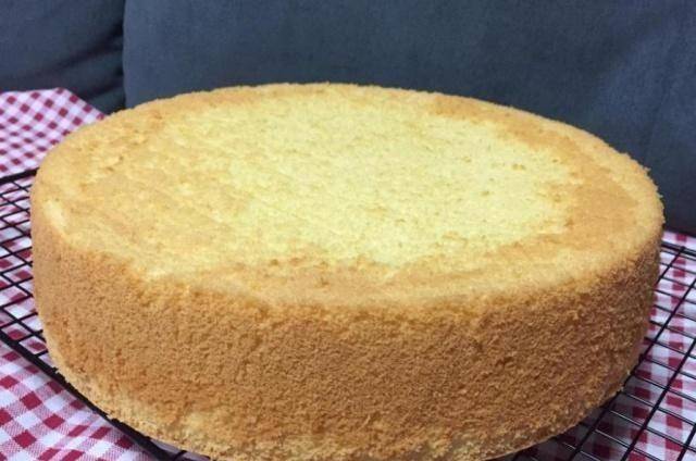 用鸡蛋和面粉香甜软嫩比蛋糕店的还好吃凯发k8一触即发电饭锅就能做蛋糕只(图4) 用鸡蛋和面粉香甜软嫩比蛋糕店的还好吃凯发k8一触即发电饭锅就能做蛋糕只(图4)